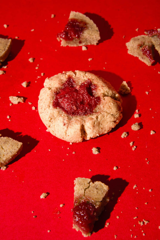 Vanilla millet cookie with strawberry jam